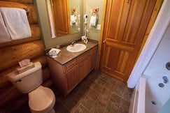 Alpine Meadow Resort_Bathroom