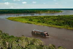 Aqua Nera sailing in Peru Amazon