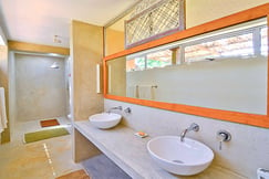 The bathroom at Blue Heights Villa, Sri Lanka