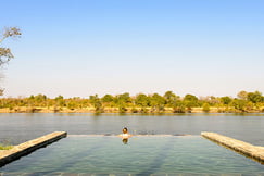 The infinity pool with view from Ila Lodge