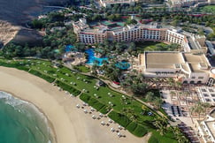 Shangri-La Al Bandar Hotel