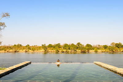 The infinity pool with view from Ila Lodge