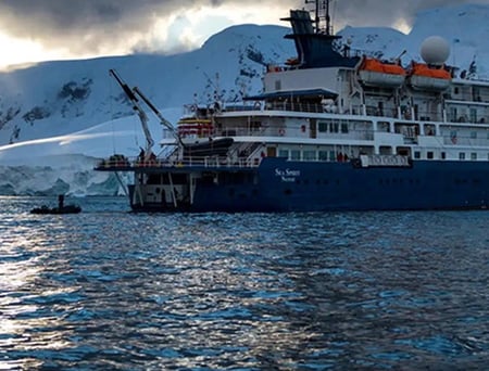 2 Total solar eclipse spotted over islands in the Arctic